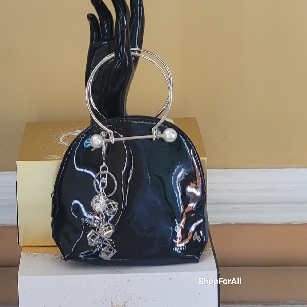 Yves Saint Laurent - Picture 7 of 16
